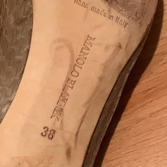 Manolo Blahnik Snakeskin Pointed Toe Pumps - 8 - Picture 6 of 8